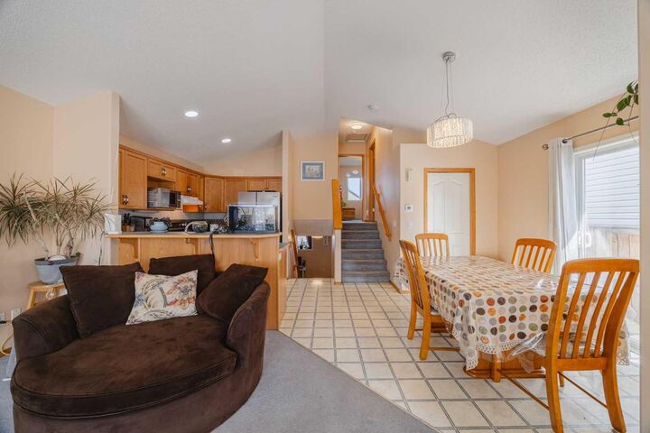 Property Photo:  23 Tarington Way NE  AB T3J 4N1 