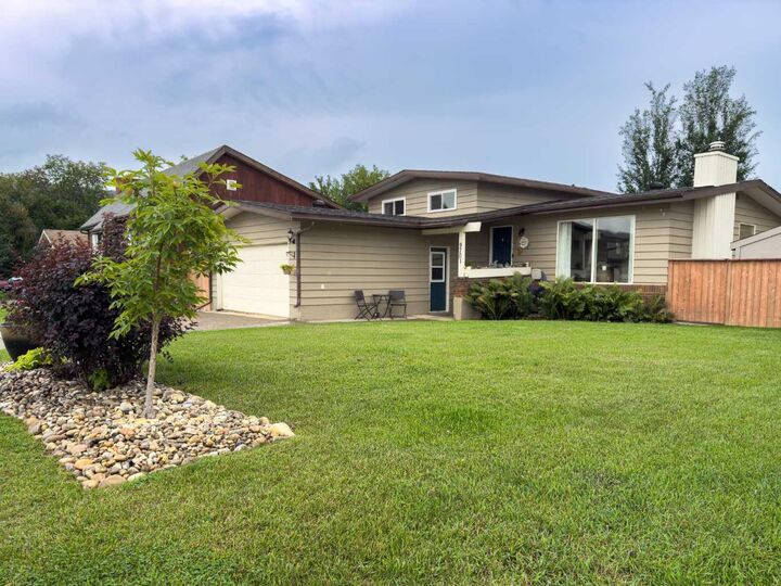 Property Photo:  9701 73 Avenue  AB T8S 1E2 