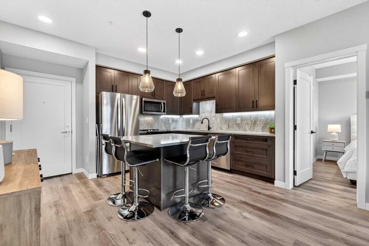 Property Photo:  150 Shawnee Square SW 401  AB T2Y 0T6 