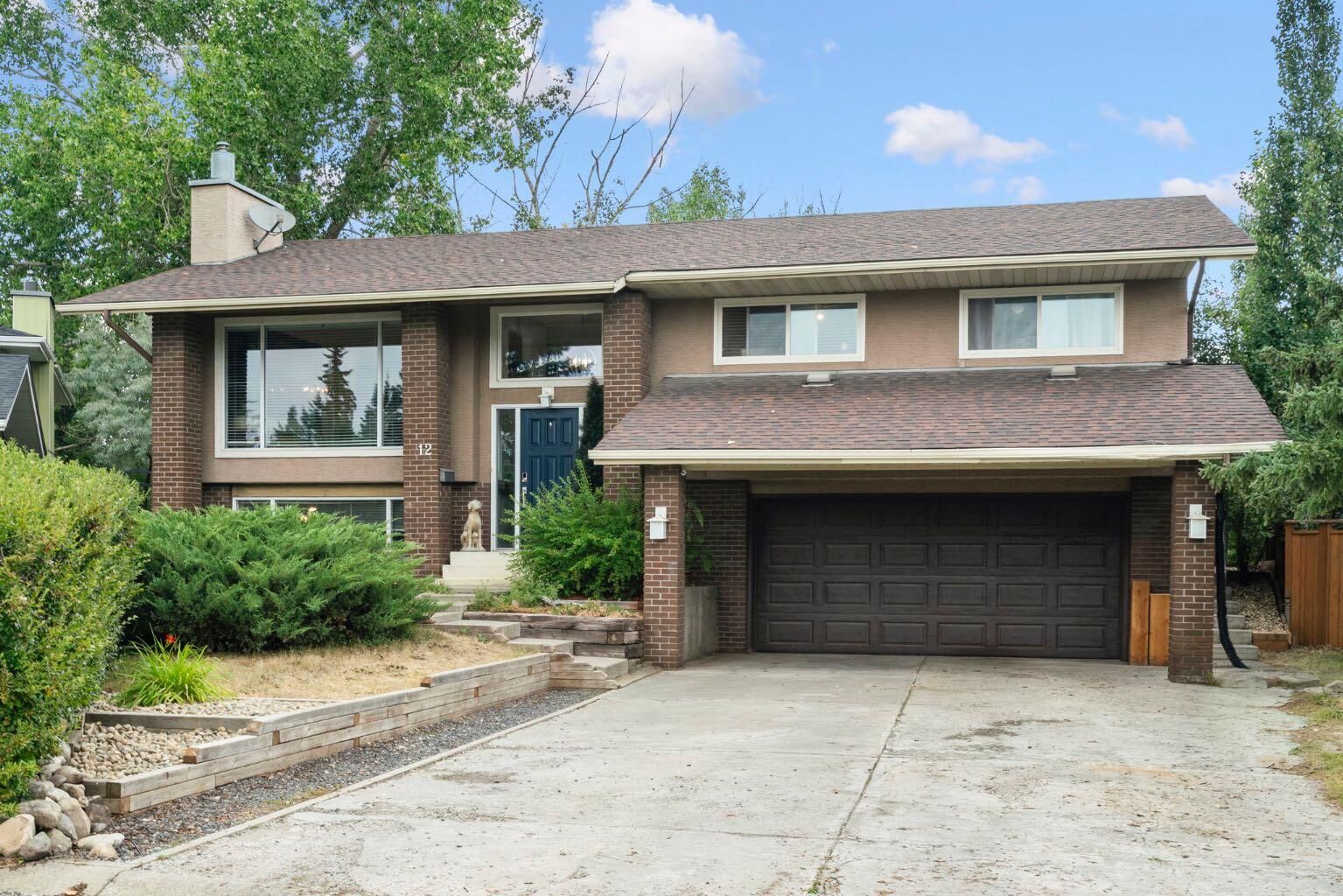 Property Photo:  12 Glenwood Court  AB T4C 1H4 