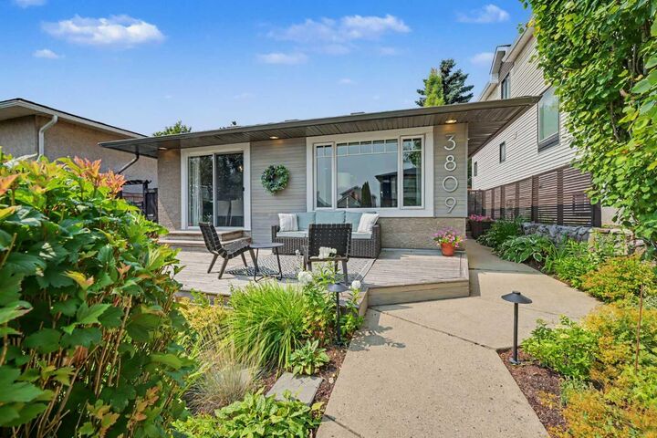 Property Photo: 3809 Parkhill Street SW AB T2S 2Z5