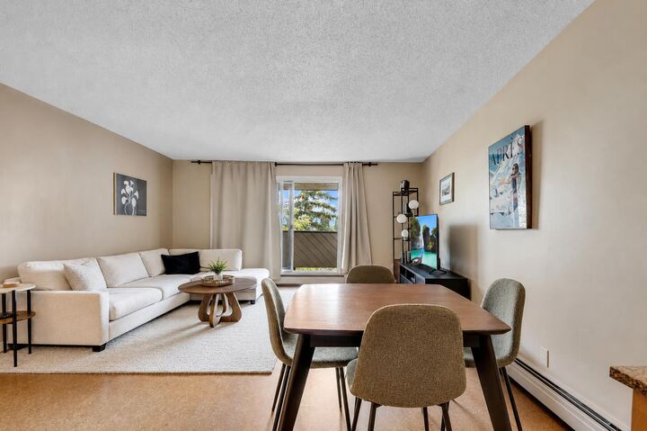 Property Photo: 1513 26 Avenue SW 302 AB T2T 1C4