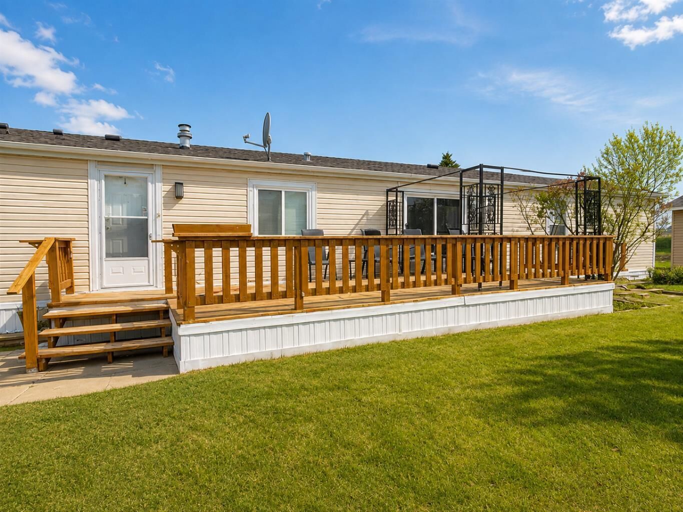 Property Photo:  7 Doubletree Way  AB T1P 1M8 
