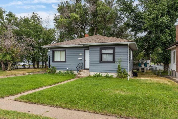 Property Photo: 337 4 Street SW AB T1A 4E7