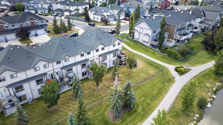 Property Photo: 224 Bayside Point SW AB T4B 2X6