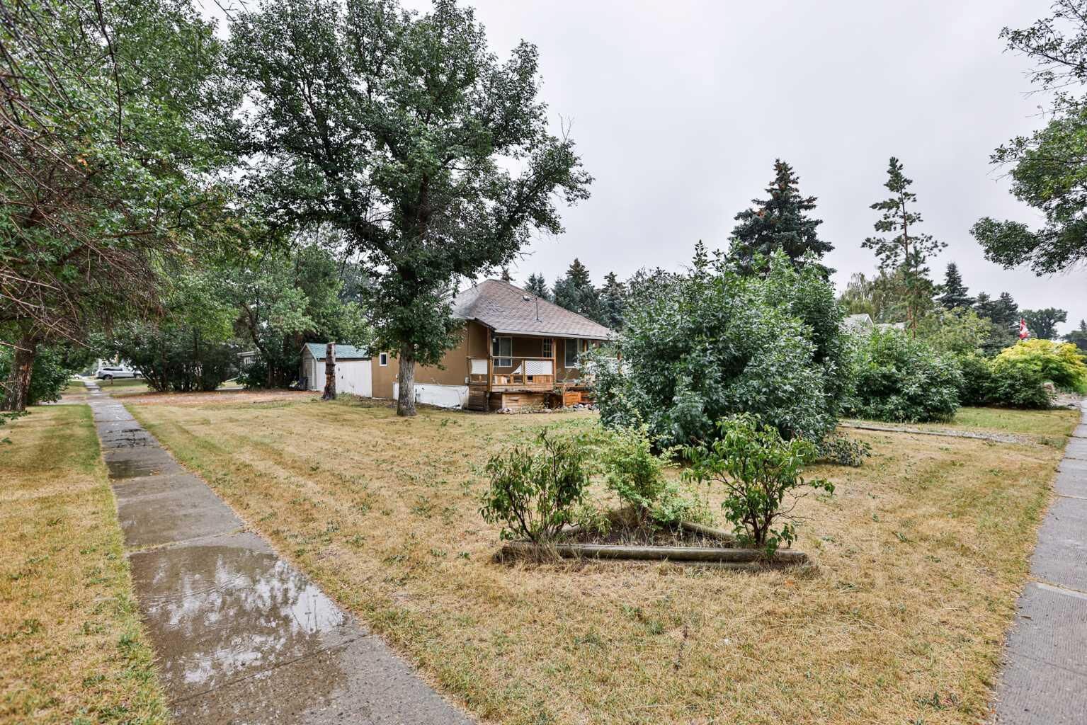 Property Photo:  105 Broadway S  AB T0K 2S0 