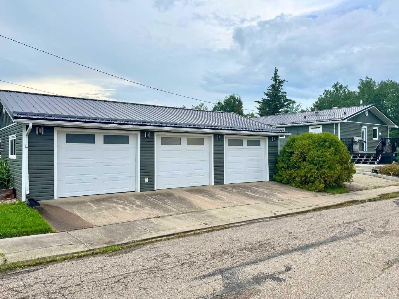 Property Photo: 510 4 Street E. AB T0H 2L0
