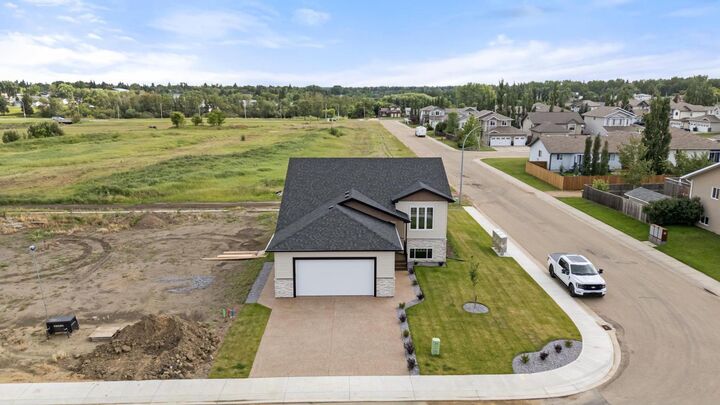 Property Photo: 5737 55 Avenue AB T4V 5B9
