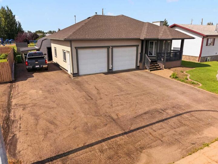 Property Photo: 9814 108 Street AB T0H 2H0