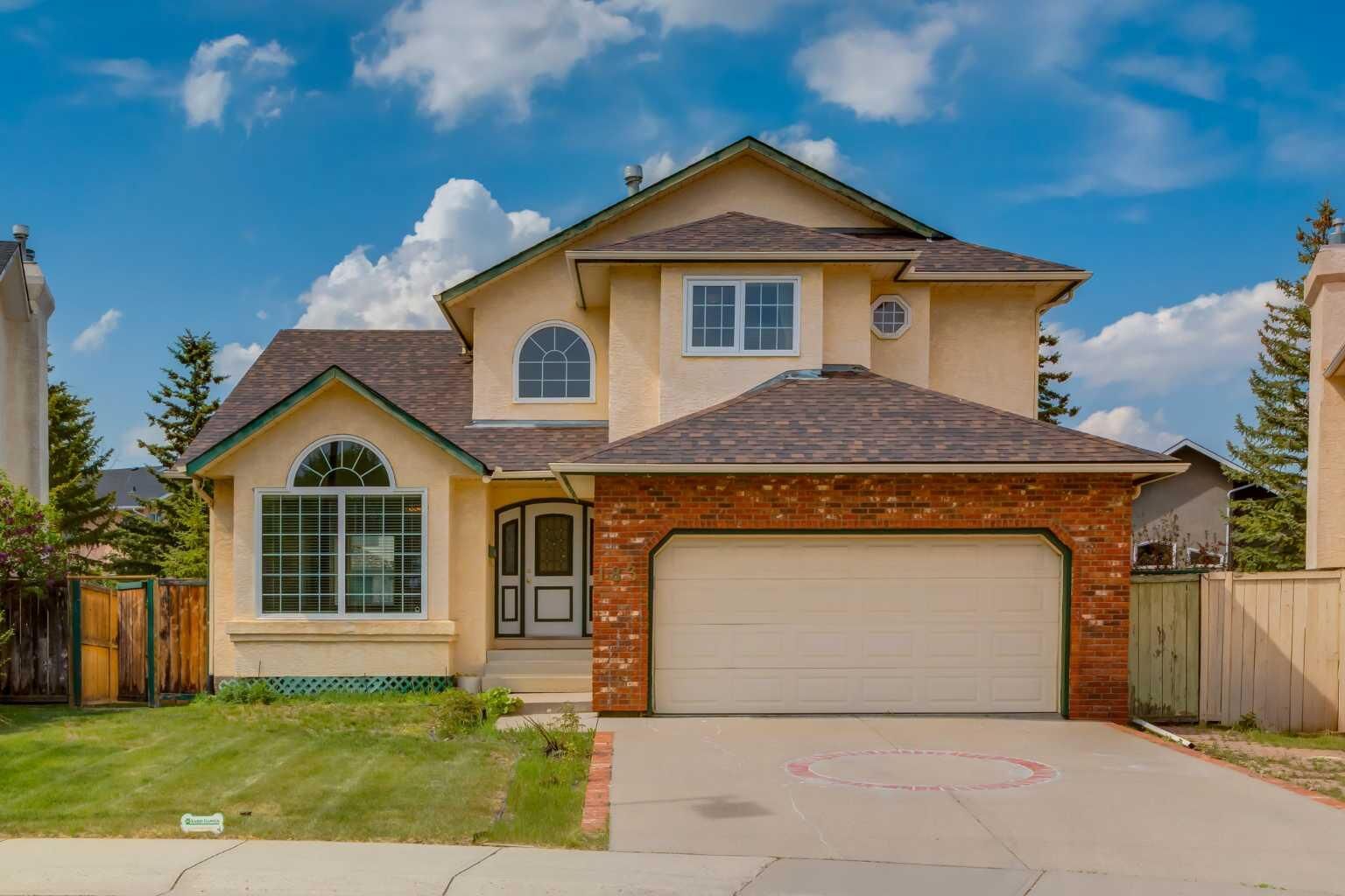 Property Photo: 183 Edgevalley Circle NW AB T3A 4X8