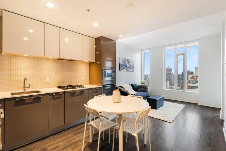 Property Photo: 901 10 Avenue SW 2109 AB T2R 0B5