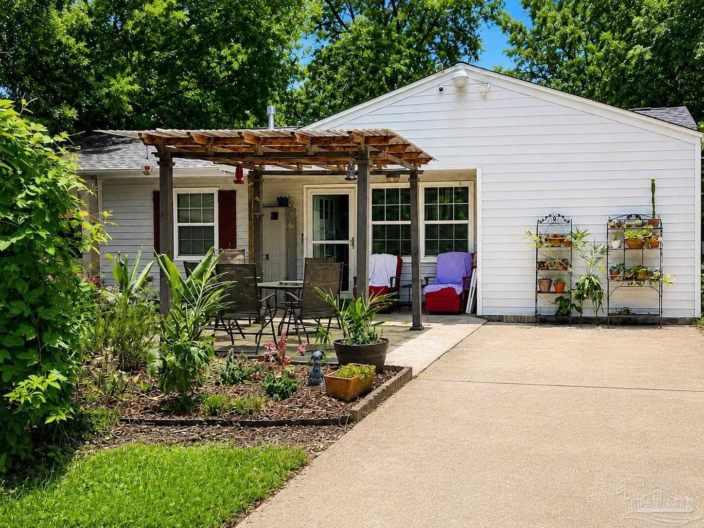 Property Photo:  4679 Oakland Dr  FL 32526 