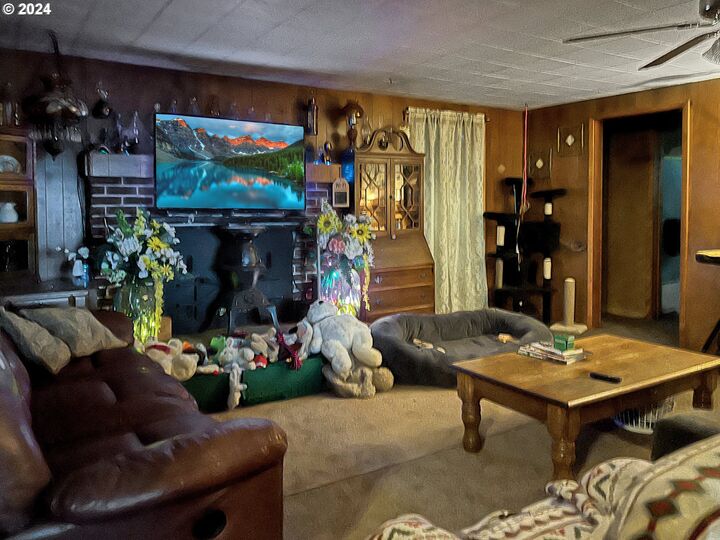Property Photo: 16424 Nelson Dr OR 97415