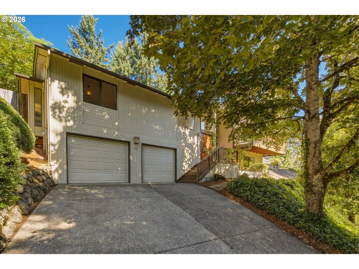 Property Photo: 765 Foothill Dr OR 97405