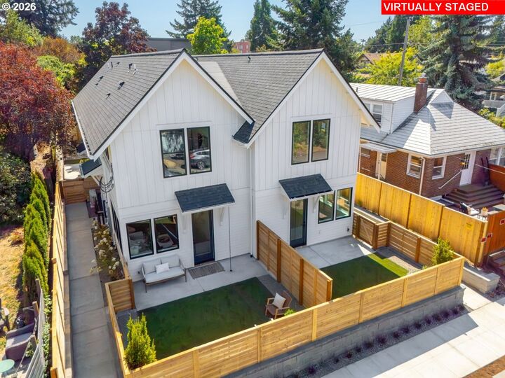 Property Photo: 1522 NE Jarrett St B OR 97211