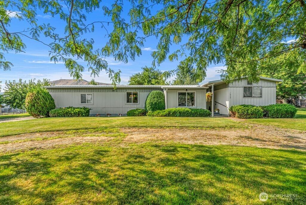 Property Photo: 1642 Antles Avenue WA 98801