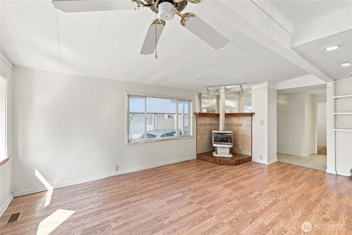 Property Photo: 18425 NE 95th Street 63 WA 98052
