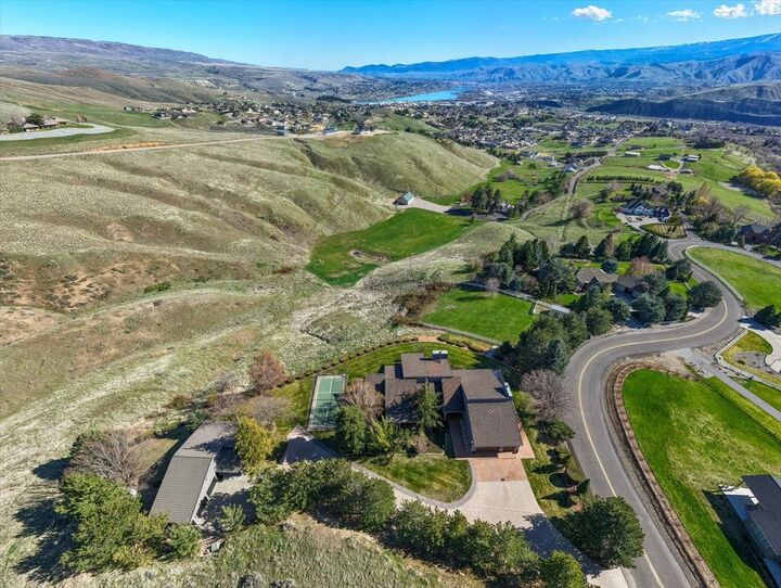 Property Photo:  4333  Anna Lane  WA 98801 