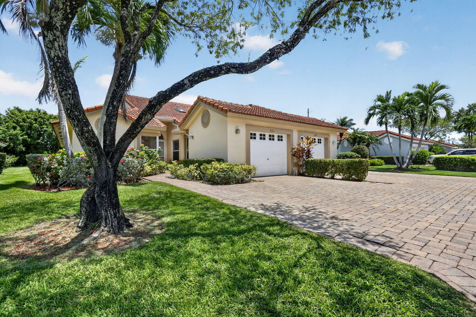 Property Photo:  7223 Summer Tree Drive  FL 33437 
