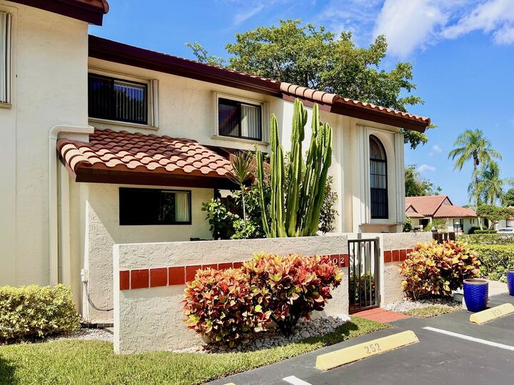 Property Photo:  10615 Ocean Palm Way 102  FL 33437 