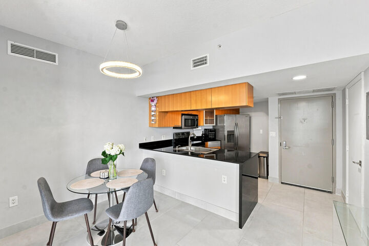 Property Photo:  1750 N Bayshore Drive 1202  FL 33132 