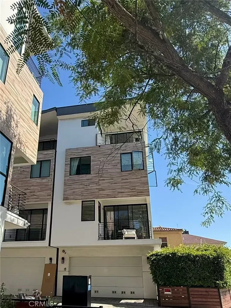 Property Photo:  5151 W Redondo Court  CA 90019 