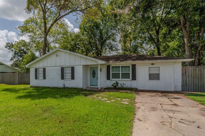 Property Photo: 135 W Barkley St. TX 77659-0000