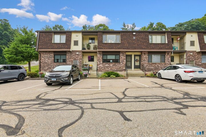 Property Photo: 140 Thompson Street 4E CT 06513