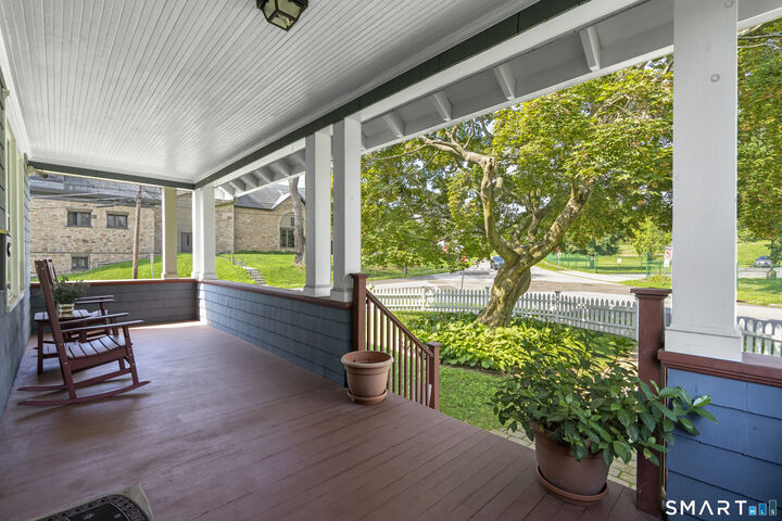 Property Photo:  55 Clovelly Road  CT 06902 