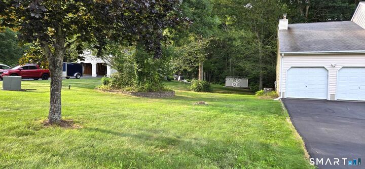 Property Photo:  15 Sparrow Court  CT 06370 