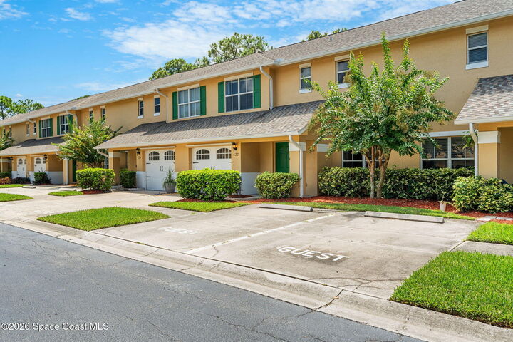 Property Photo: 622 Cedar Side Circle NE FL 32905