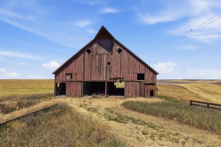 Property Photo: 44933 E Detour Rd WA 99122