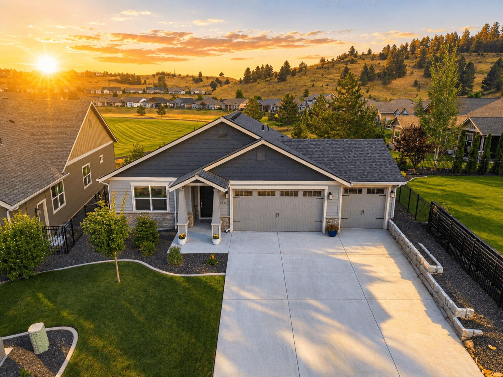 Property Photo: 21491 E Valley Vista Dr WA 99019