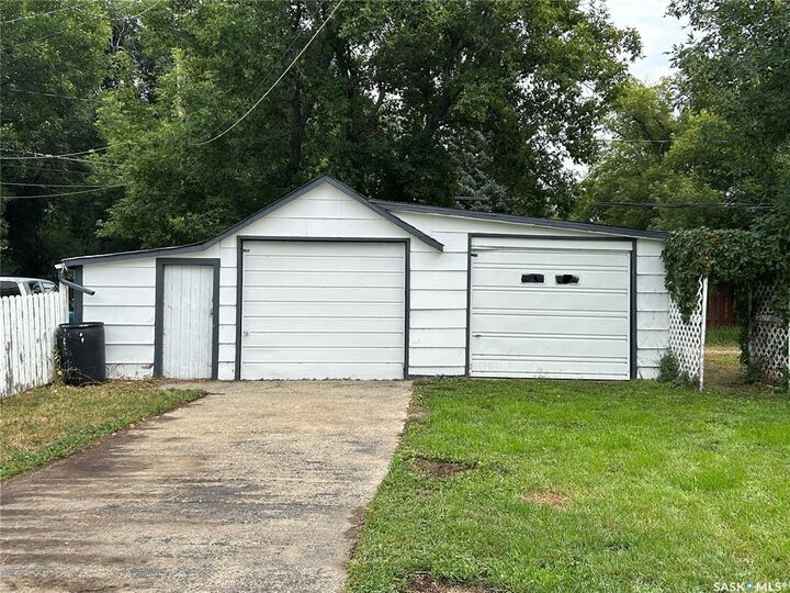 Property Photo:  317 Aldridge Street  SK S0C 0M0 