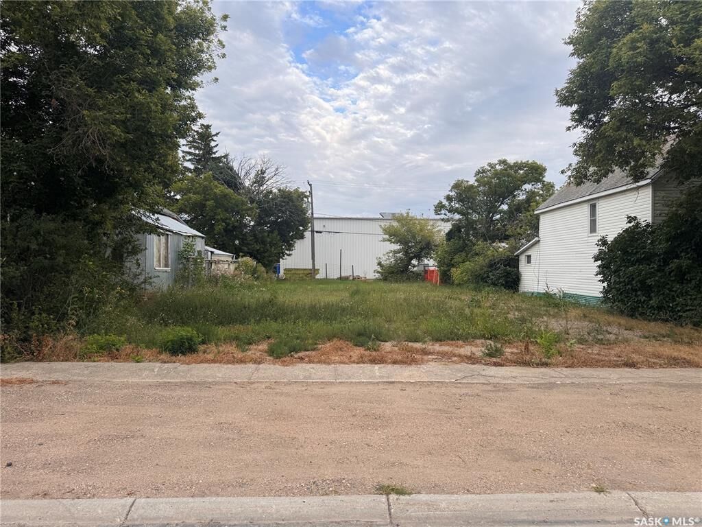 Property Photo:  174 Byron Street  SK S0G 4P0 