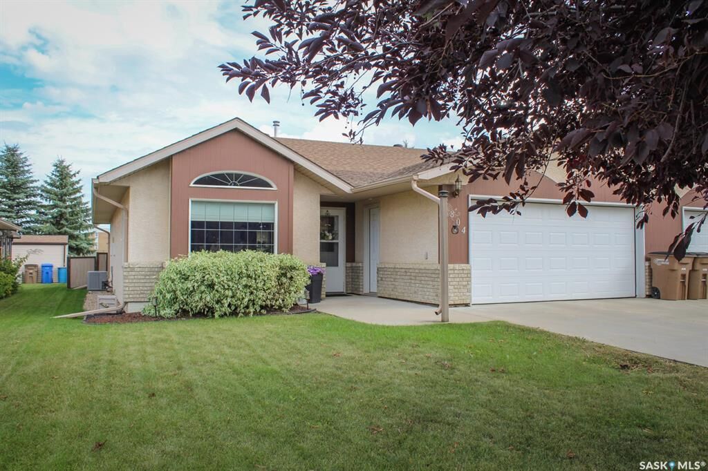 Property Photo: 804 Alberta Street SK S0E 1A0
