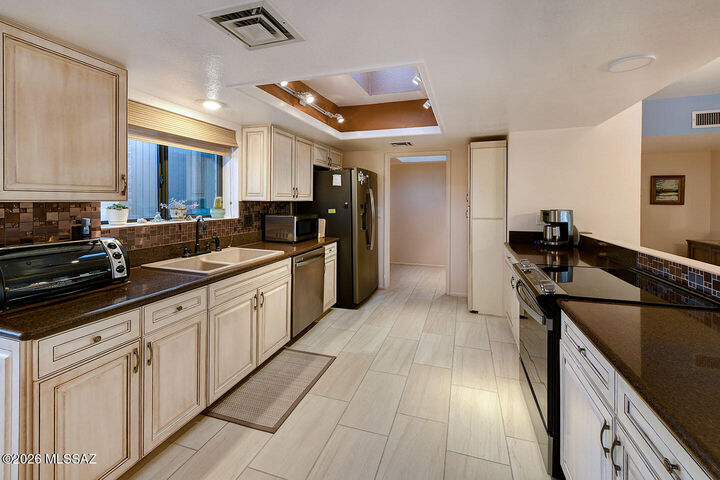 Property Photo:  712 W Desert Hills Drive  AZ 85622 