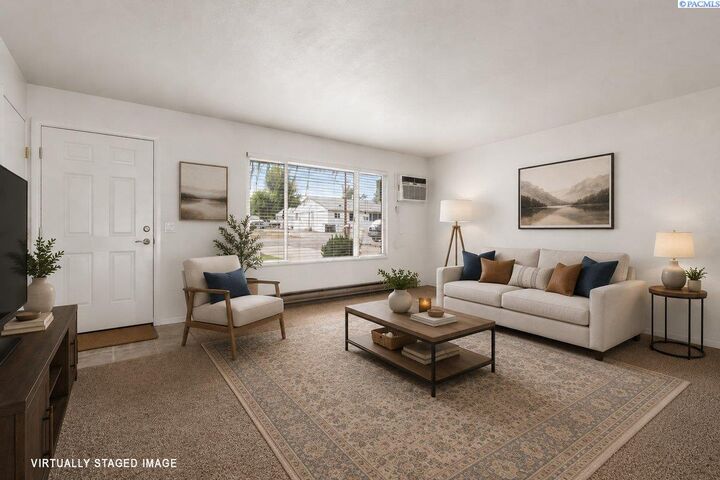 Property Photo: 484 S 41st Ave WA 99353-5006