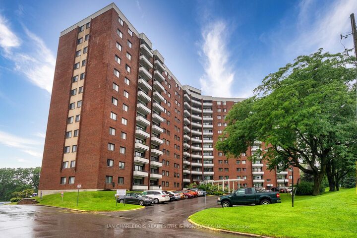 Property Photo:  20 Chesterton Drive 908  ON K2E 6Z7 