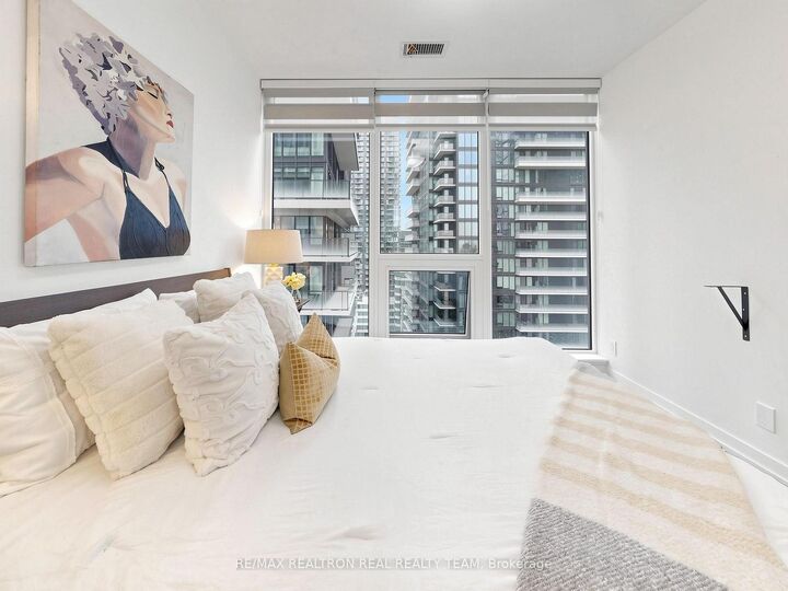 Property Photo: 55 Mercer Street 2807 ON M5V 1H3