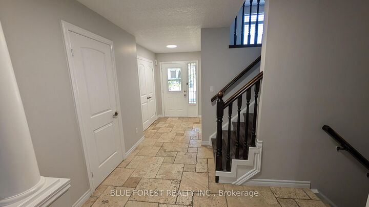 Property Photo: 904 Frontenac Crescent ON N4V 0A8
