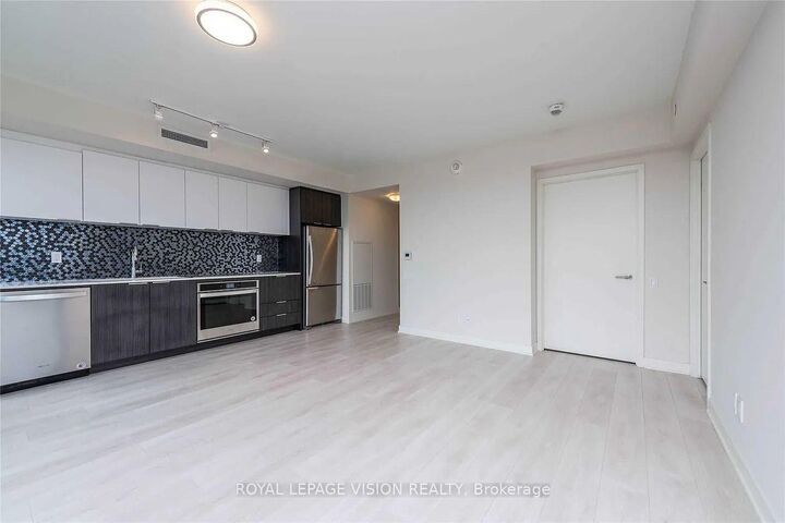 Property Photo:  2 Sonic Way 2708  ON M3C 0P2 