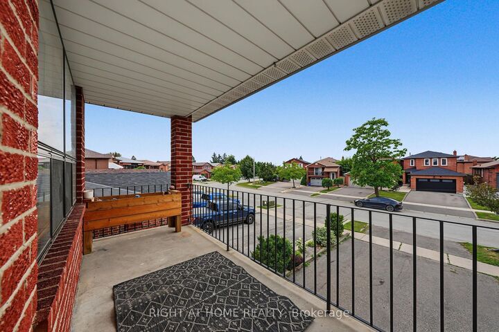 Property Photo: 9 Twinberry Crescent ON L4L 3X5