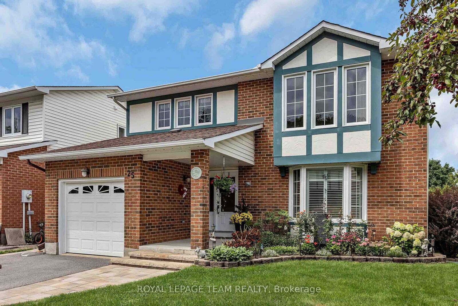 Property Photo: 25 Tamblyn Crescent ON K2L 3A5