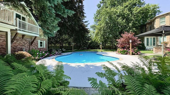 Property Photo:  5 Cobourg Street 100  ON N7A 2J1 