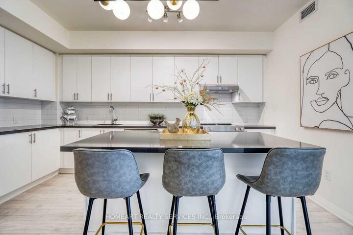 Property Photo: 8960 Jane Street 314 ON L4K 2M9