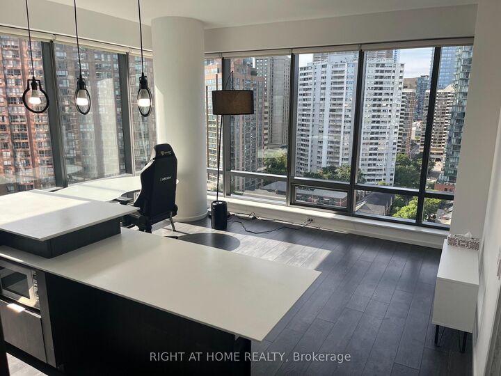Property Photo: 5 St Joseph Street 1508 ON M4Y 0B6