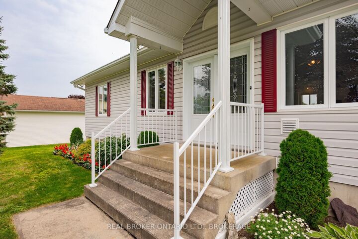 Property Photo:  20392 Roy Crescent  ON K0C 1L0 