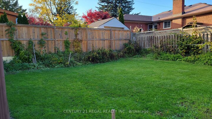 Photo de la propriété: 34 Pleasant View Drive Basement Unit 3 ON M2J 3P8