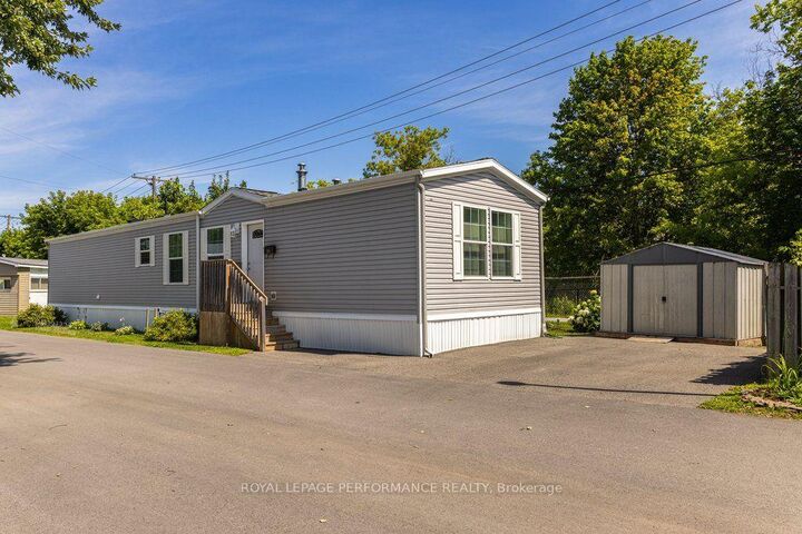 Property Photo: 16 Eastgate Avenue ON K2H 7S2